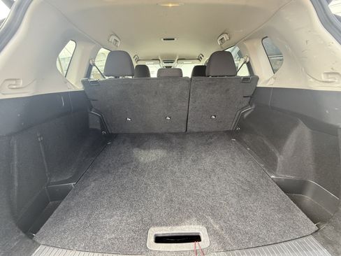Used 2025 Nissan Rogue SV AWD/4WD image 33