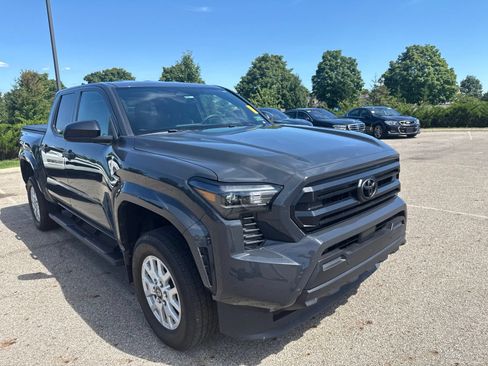 Used 2024 Toyota Tacoma SR w/ SR Upgrade Package AWD/4WD image 3