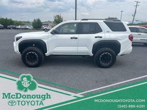 Used 2025 Toyota 4Runner SR5 AWD/4WD image 3