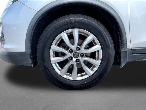 Used 2020 Nissan Rogue SV FWD image 34