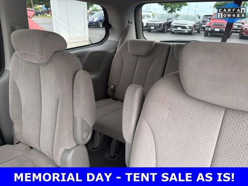 Used 2008 Hyundai Entourage Limited FWD image 8