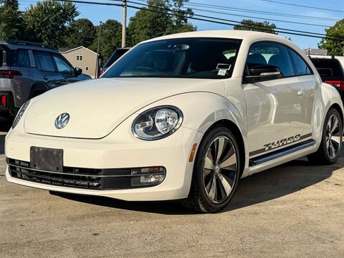Used 2012 Volkswagen Beetle Launch Edition FWD image 7