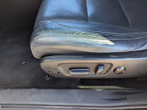 Used 2016 Toyota Highlander Limited image 32