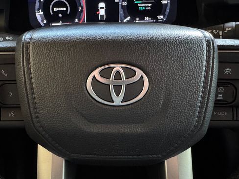 Used 2025 Toyota Tacoma Limited AWD/4WD image 50