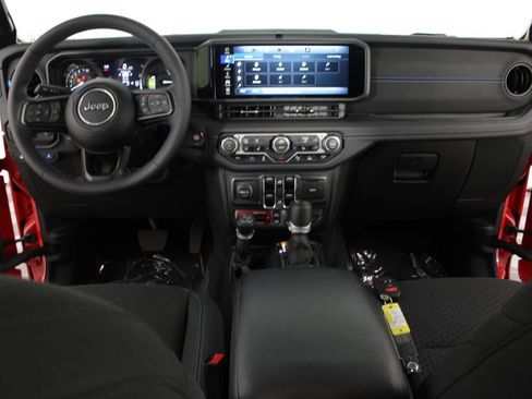 Used 2025 Jeep Wrangler Unlimited Rubicon 4xe w/ Safety Group AWD/4WD image 9