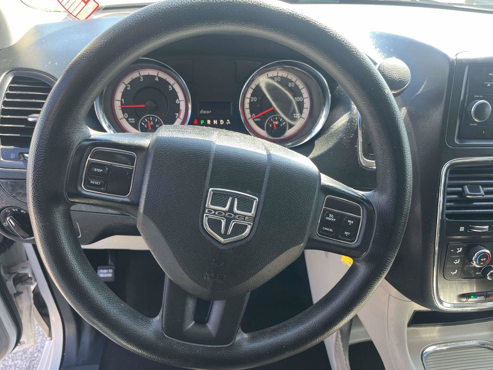 Used 2014 Dodge Grand Caravan SXT FWD image 17