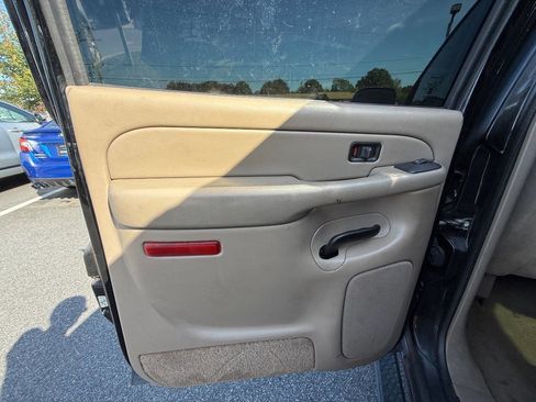 Used 2005 Chevrolet Avalanche LS w/ Chrome Exterior Package image 16