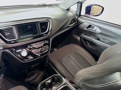 Used 2020 Chrysler Pacifica Touring w/ S Appearance Package FWD image 21