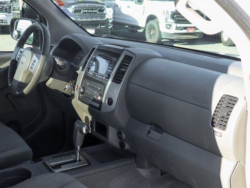 Used 2018 Nissan Frontier S image 35