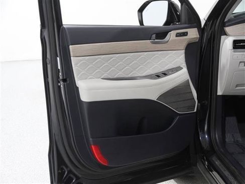 Used 2022 Hyundai Palisade Calligraphy image 4