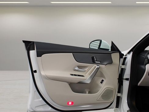 Used 2025 Mercedes-Benz CLA 250 image 2