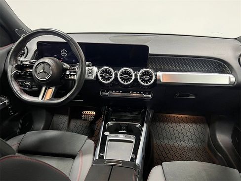 Used 2025 Mercedes-Benz GLB 250 4MATIC image 29