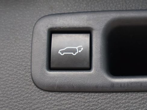 Used 2023 Toyota Highlander XLE FWD image 55