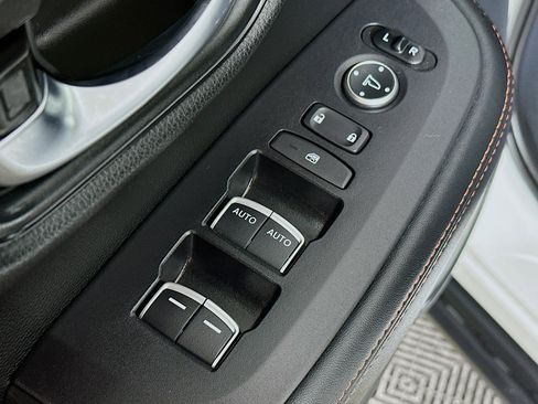 Used 2024 Honda HR-V Sport image 17