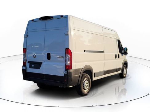 Used 2025 RAM ProMaster 2500 w/ Convenience Group FWD image 4