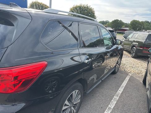 Used 2019 Nissan Pathfinder S AWD/4WD image 14