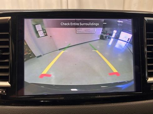 Used 2023 Chrysler Pacifica Touring-L FWD image 16