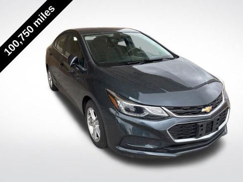 Used 2017 Chevrolet Cruze LT w/ Convenience Package FWD image 2
