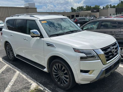 Used 2024 Nissan Armada Platinum w/ Captain's Chairs Package AWD/4WD image 5