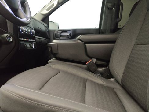 Used 2022 Chevrolet Silverado 1500 Custom Trail Boss AWD/4WD image 17