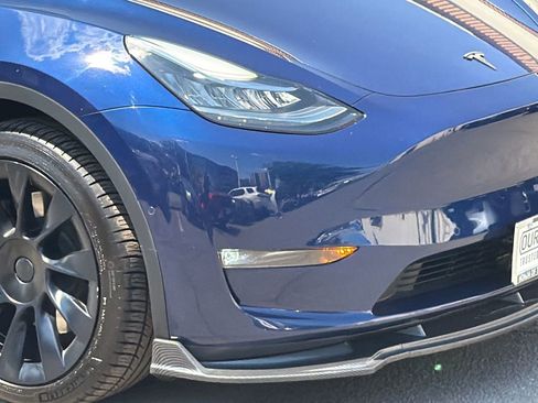 Used 2022 Tesla Model Y Long Range AWD/4WD image 5