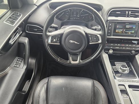Used 2018 Jaguar F-PACE Prestige image 6
