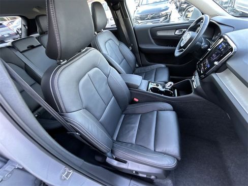 Certified 2023 Volvo XC40 B5 Plus image 15
