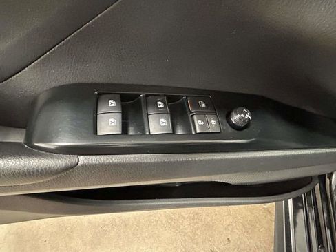 Used 2018 Toyota Camry SE w/ Moonroof Package image 12