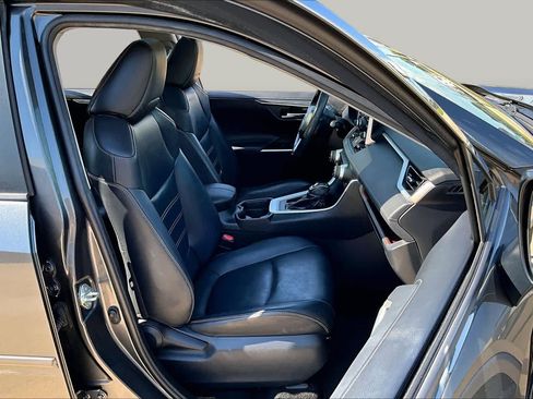 Used 2019 Toyota RAV4 Limited FWD image 9