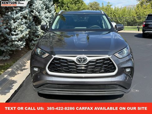 Used 2025 Toyota Highlander XLE image 2