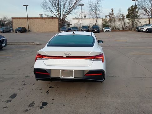 Used 2025 Hyundai Elantra SEL image 6