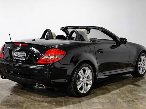Used 2011 Mercedes-Benz SLK 300 image 10