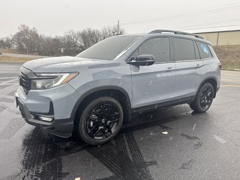 Used 2025 Honda Passport Black Edition image 2