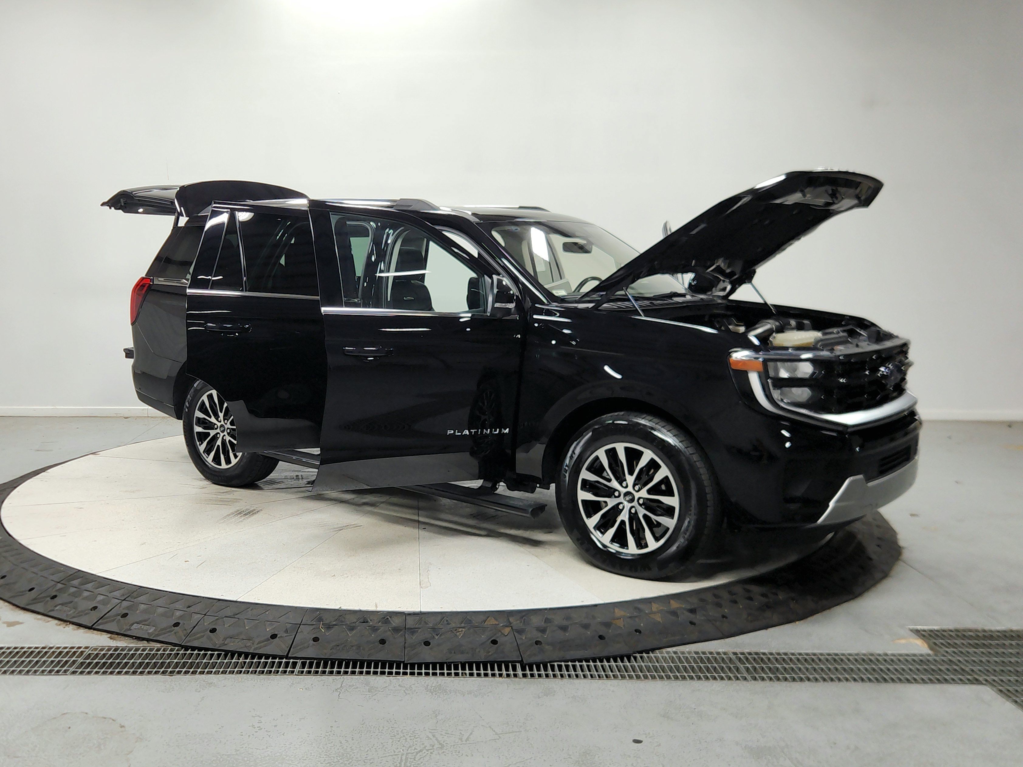 Used 2025 Ford Expedition Platinum AWD/4WD image 10