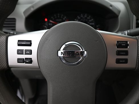 Used 2021 Nissan Frontier SV w/ SV Utility Package image 9