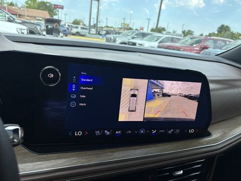Used 2025 Chevrolet Tahoe High Country AWD/4WD image 41