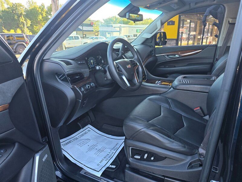Used 2017 Cadillac Escalade Premium Luxury AWD/4WD image 22