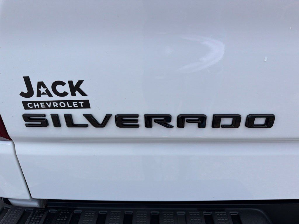 Used 2021 Chevrolet Silverado 1500 Custom w/ LPO, Dark Essentials Package AWD/4WD image 7
