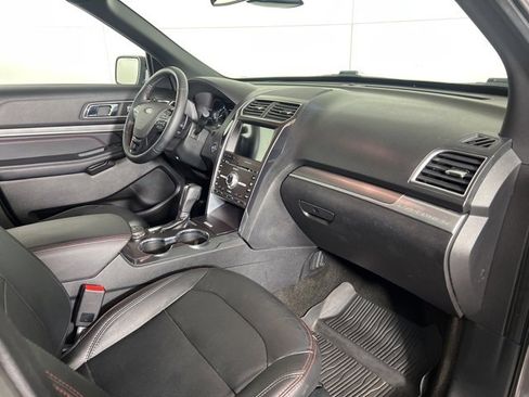 Used 2018 Ford Explorer Sport w/ Equipment Group 401A image 12