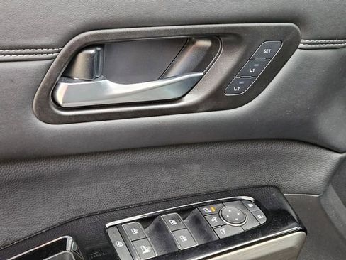 Used 2023 Nissan Pathfinder Platinum image 21