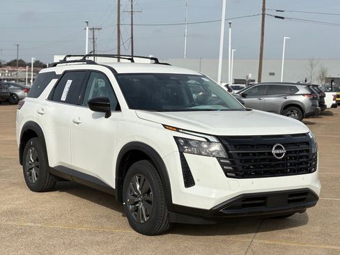 New 2026 Nissan Pathfinder SV image 5