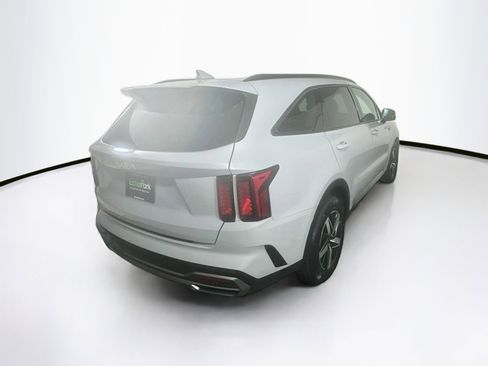 Used 2023 Kia Sorento EX w/ Panoramic Sunroof Package FWD image 9