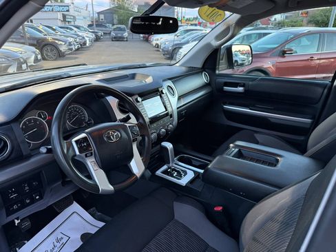 Used 2017 Toyota Tundra SR5 w/ SR5 Upgrade Package AWD/4WD image 11