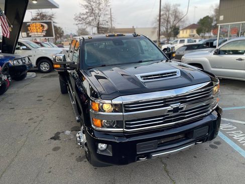 Used 2017 Chevrolet Silverado 3500 High Country w/ Duramax Plus Package image 21