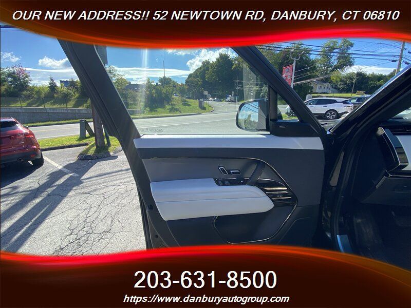 Used 2024 Land Rover Range Rover Sport SE AWD/4WD image 12