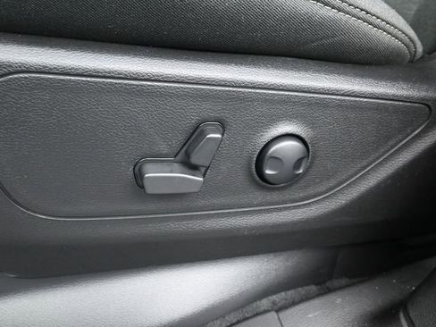 Used 2025 RAM 1500 Big Horn AWD/4WD image 14