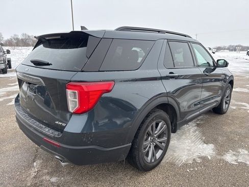 Used 2022 Ford Explorer XLT w/ Equipment Group 202A image 5