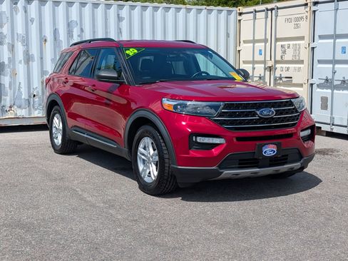 Used 2020 Ford Explorer XLT w/ Equipment Group 202A image 2