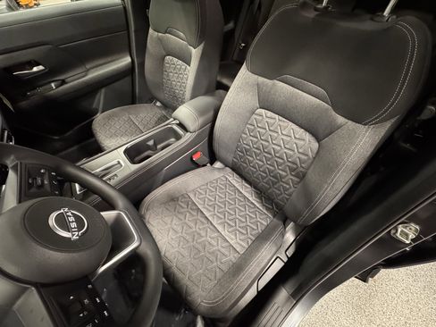 Used 2025 Nissan Kicks SV image 17