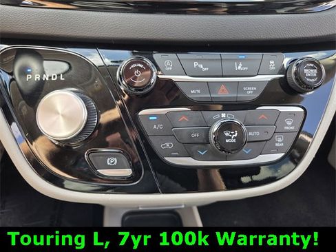 Certified 2024 Chrysler Pacifica Touring-L image 26
